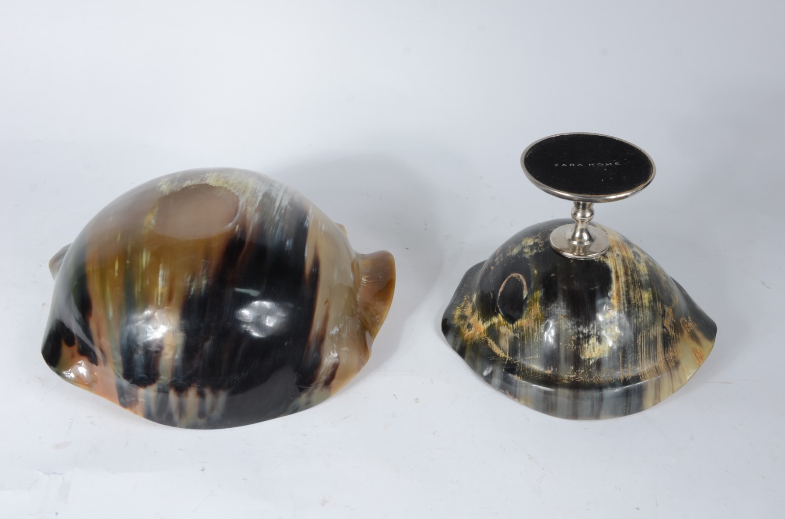 Duas peças de osso, sendo: Fruteira com pe de metal e bowl. - foto 8 de 9