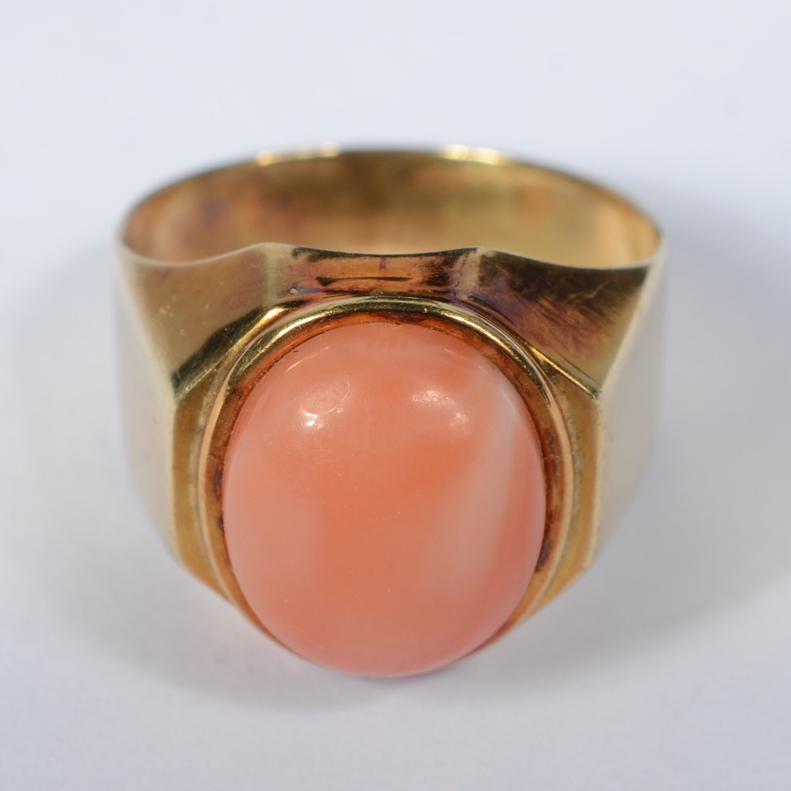 Anel de ouro amarelo 750 com pedra coral, aro 16. (Por motivos de... - foto 1 de 6