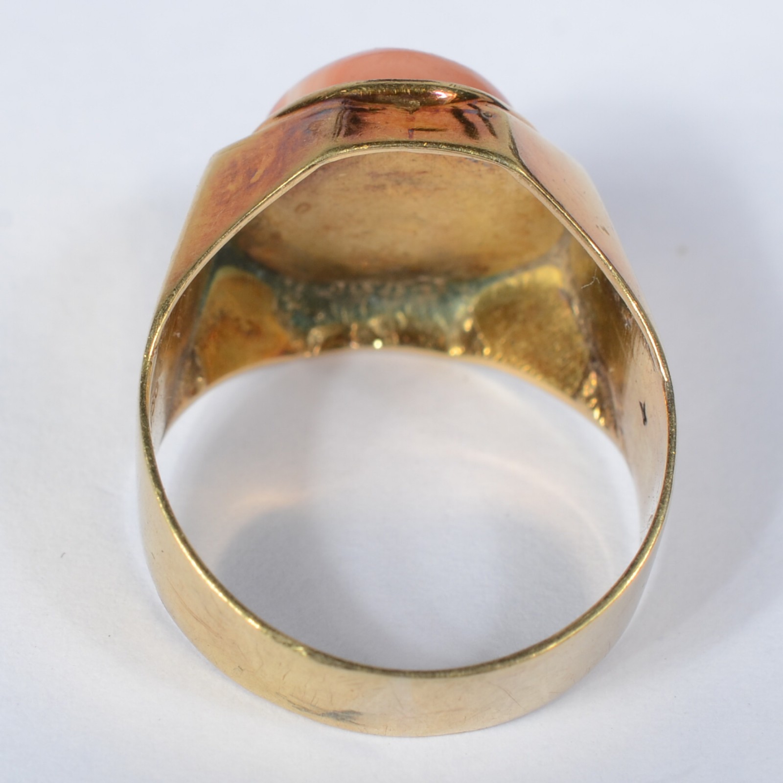 Anel de ouro amarelo 750 com pedra coral, aro 16. (Por motivos de... - foto 3 de 6