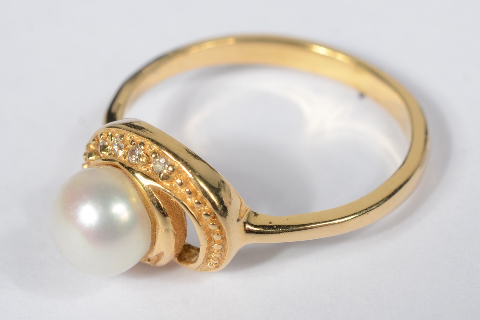 Anel de ouro amarelo 750, cravejado com mini safira e pedras, aro 18... - foto 2 de 6