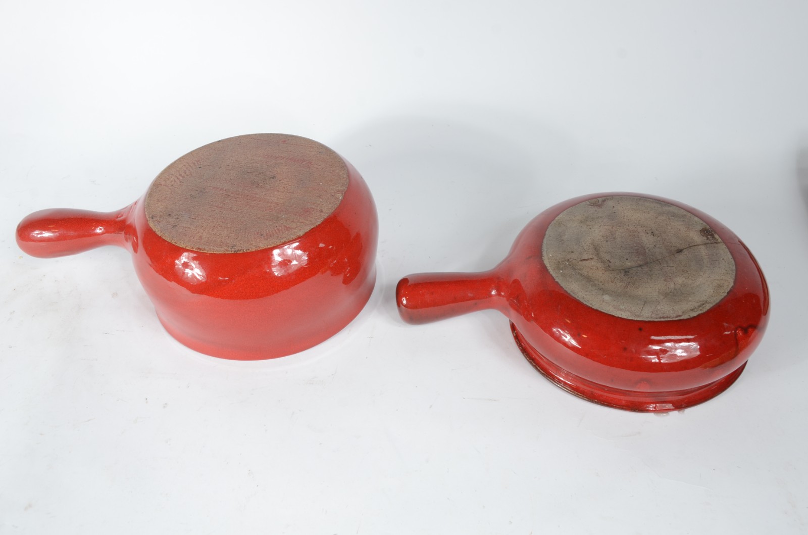 Serviço para fondue de cerâmica vermelha feita a mão, composto de 2... - foto 9 de 9