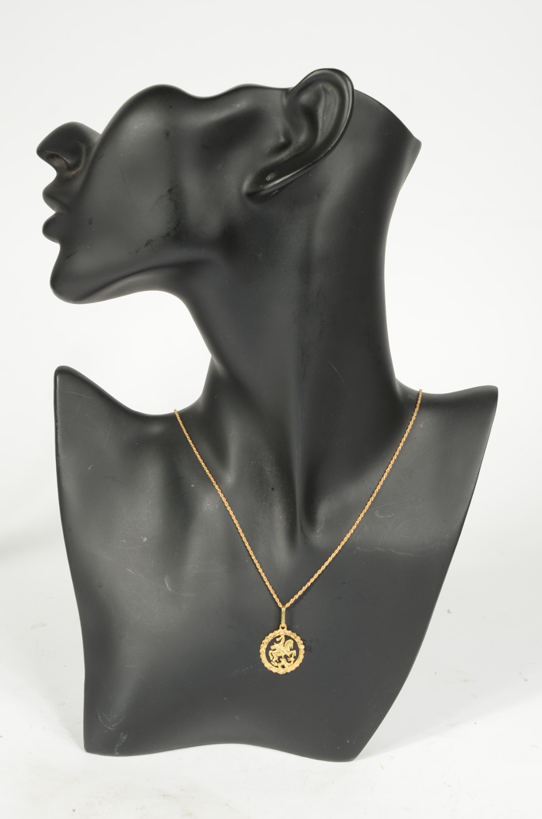 Cordão de ouro 18k, modelo pingente de São Jorge. (Por motivos de... - foto 4 de 6