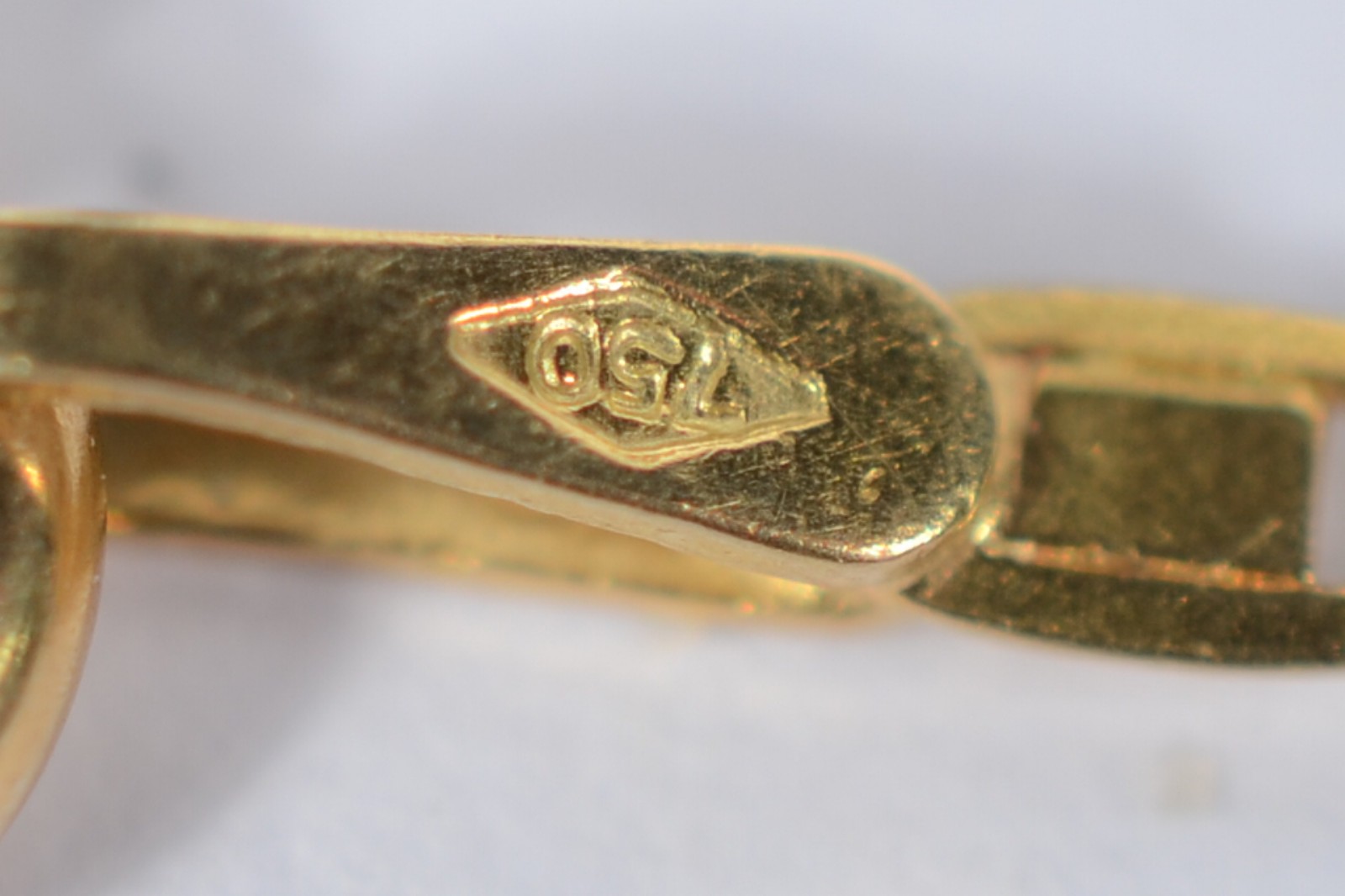 Cordão de ouro amarelo 750, modelo com pingente no feitio de cruz... - foto 5 de 7