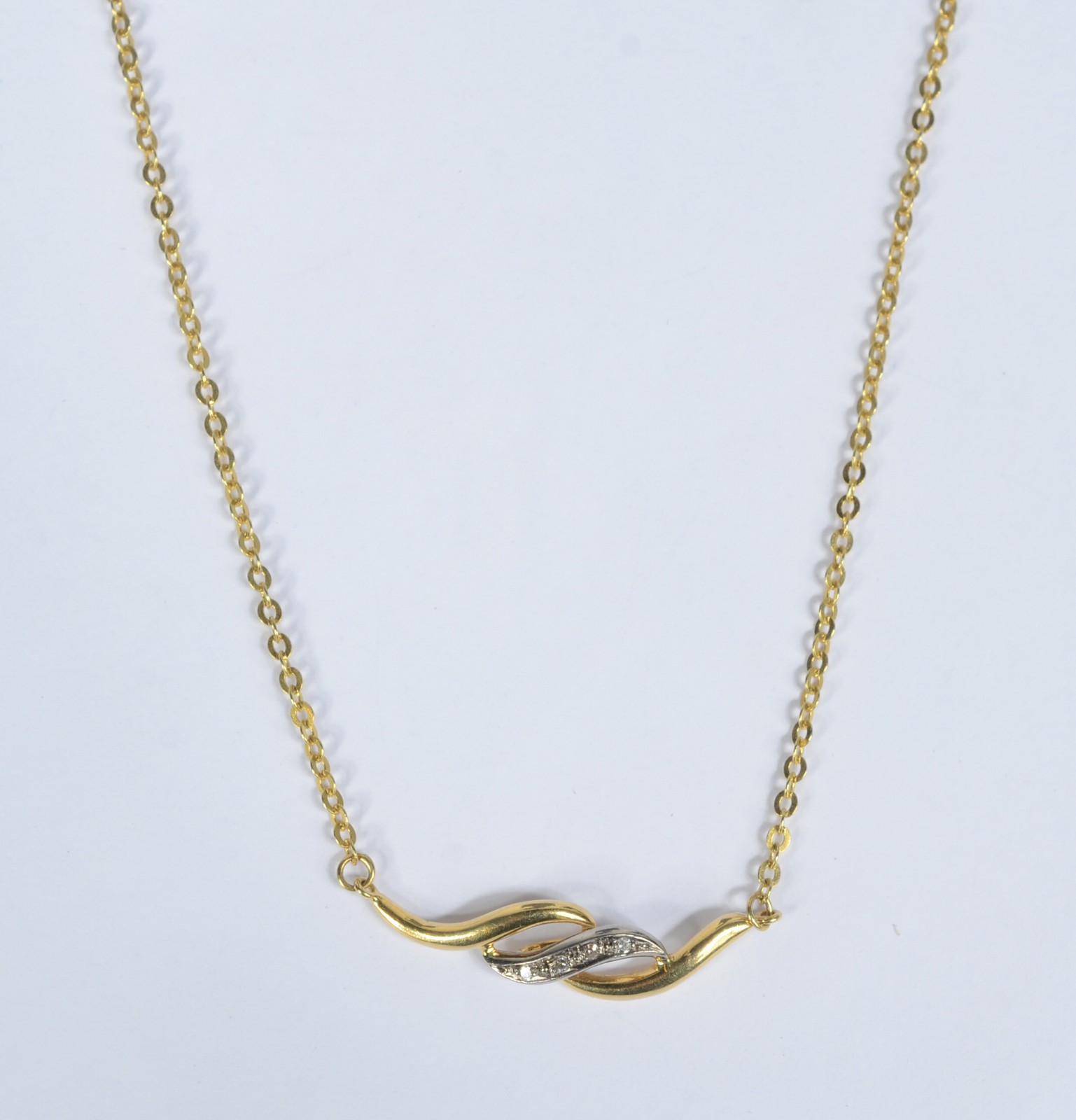 Gargantilha de ouro amarelo 750 cravejada com brilhante. (Por motivos... - foto 1 de 6
