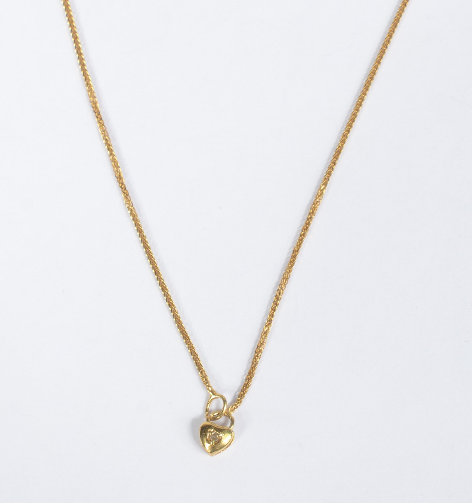 Colar de ouro amarelo 750 com mini pendente no feitio de coração... - foto 1 de 6