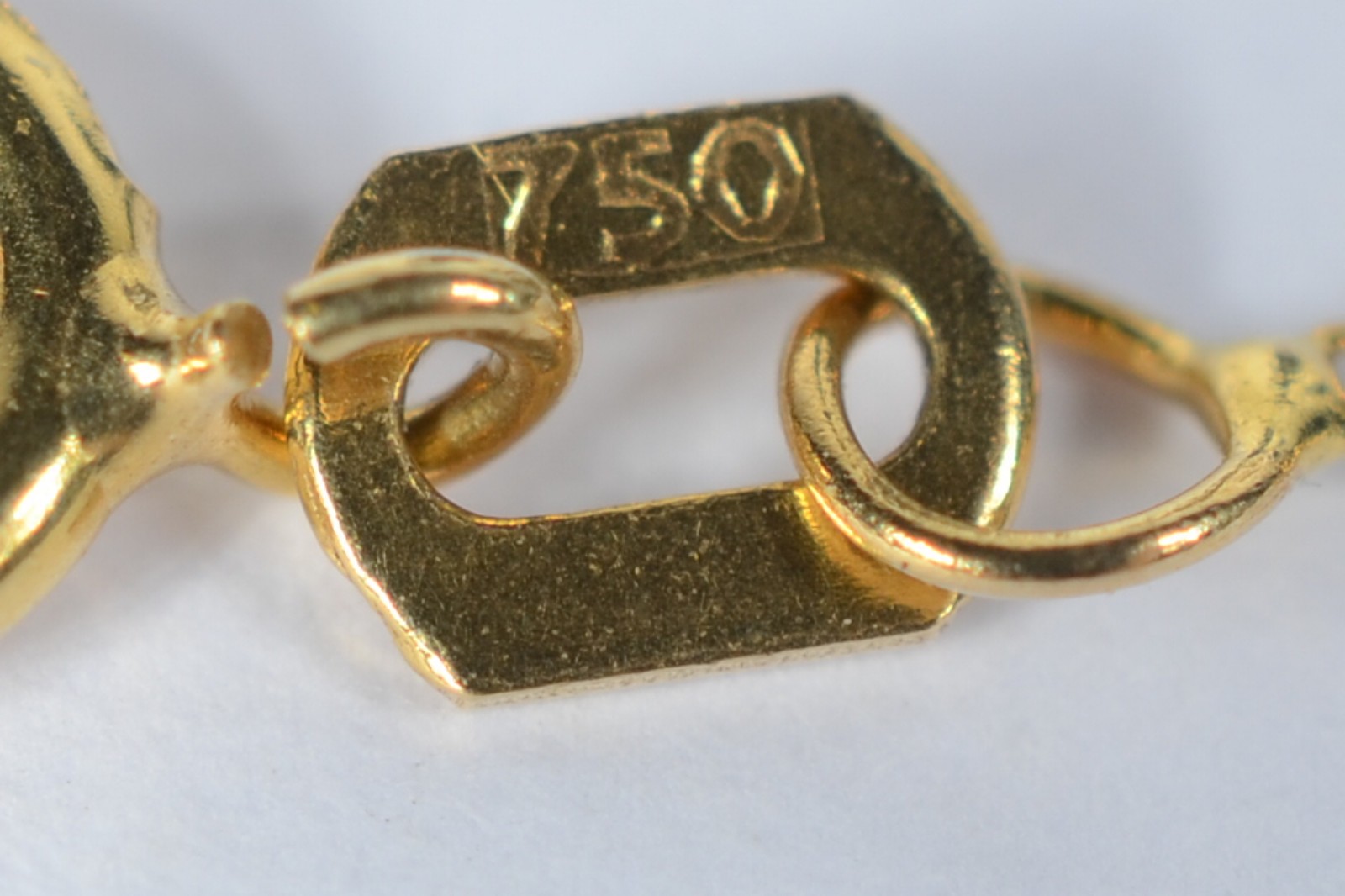 Colar de ouro amarelo 750 com mini pendente no feitio de coração... - foto 5 de 6