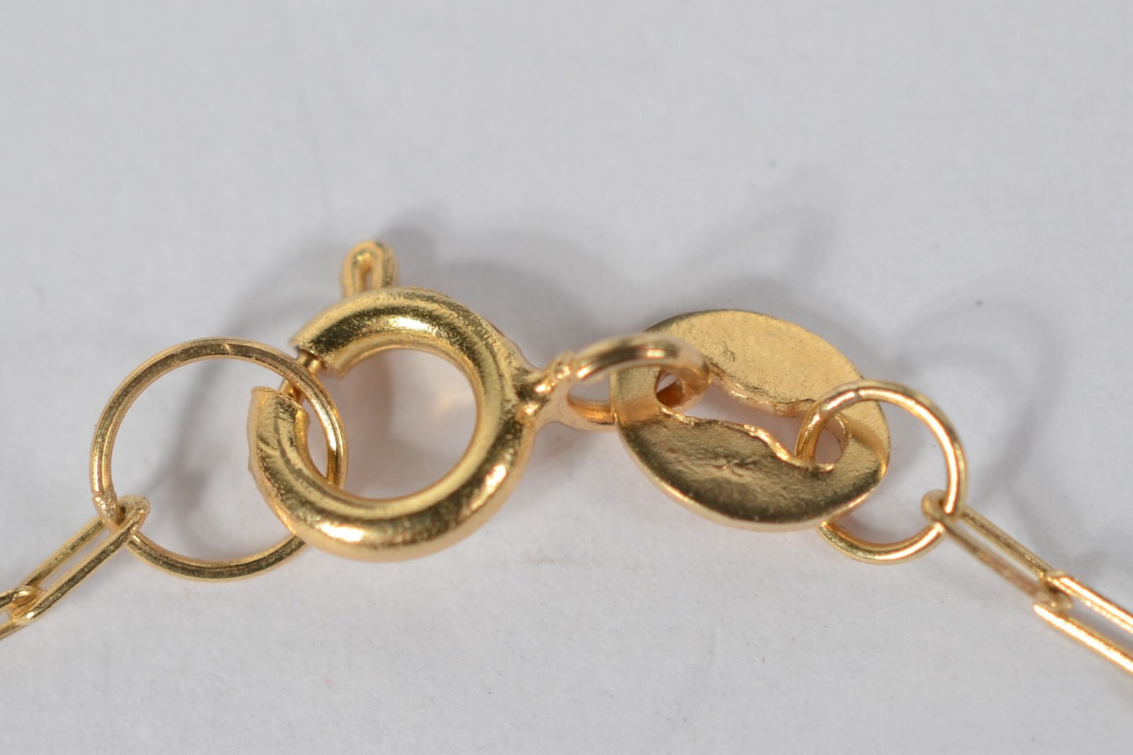 Pulseira de criança, com bolinha de ouro 18k. (Por motivos de... - foto 3 de 4