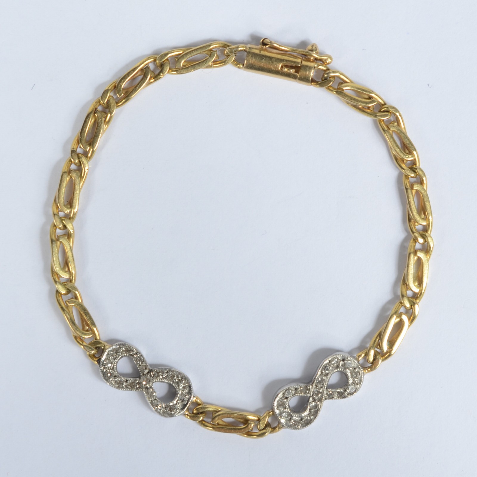 Pulseira de ouro 18 k com pequenos brilhantes. (Por motivos de... - foto 1 de 5