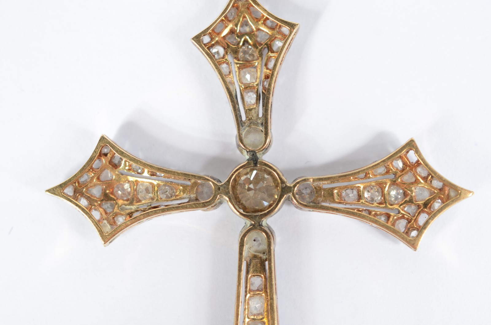Antigo pingente na forma de crucifixo de ouro 18 k e platina com... - foto 5 de 5