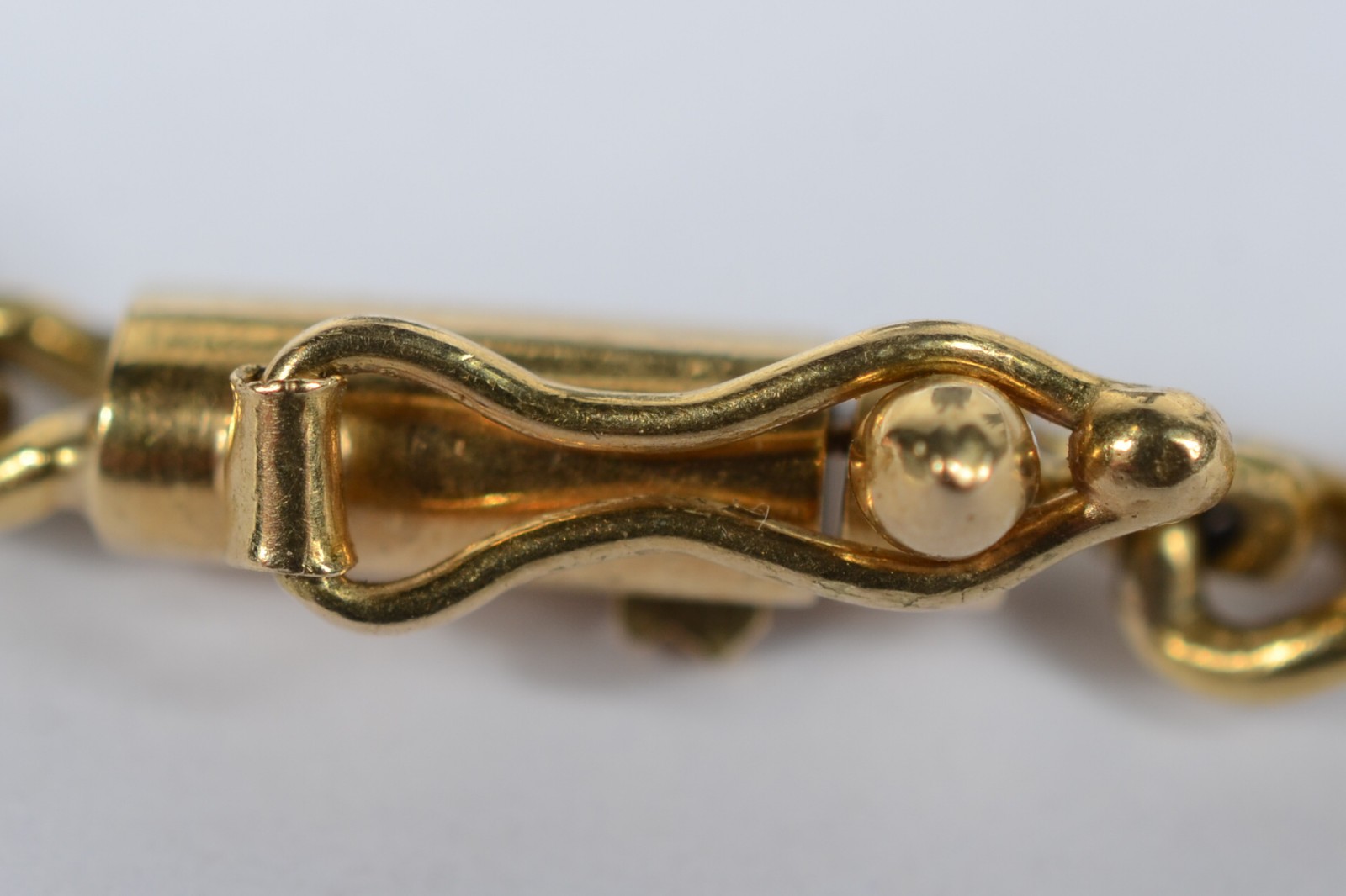 Pulseira de ouro 18 k com pequenos brilhantes. (Por motivos de... - foto 3 de 5