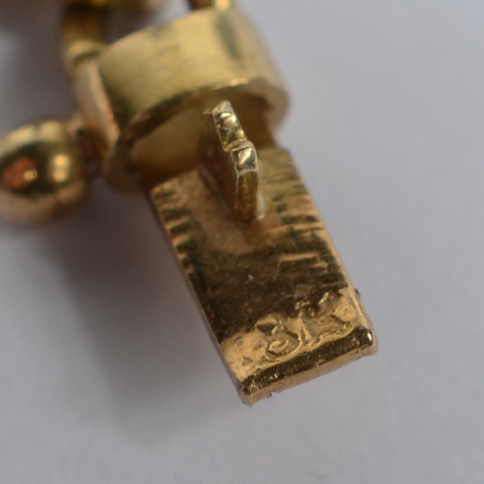 Pulseira de ouro 18 k com pequenos brilhantes. (Por motivos de... - foto 4 de 5