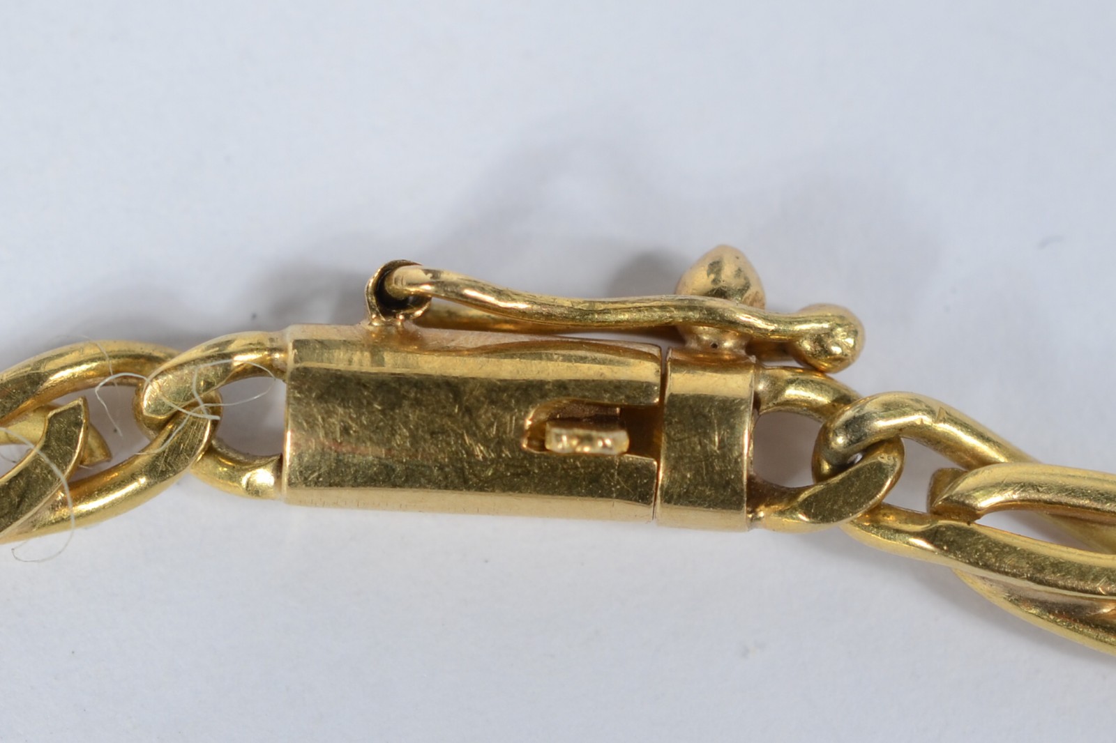 Pulseira de ouro 18 k com pequenos brilhantes. (Por motivos de... - foto 5 de 5