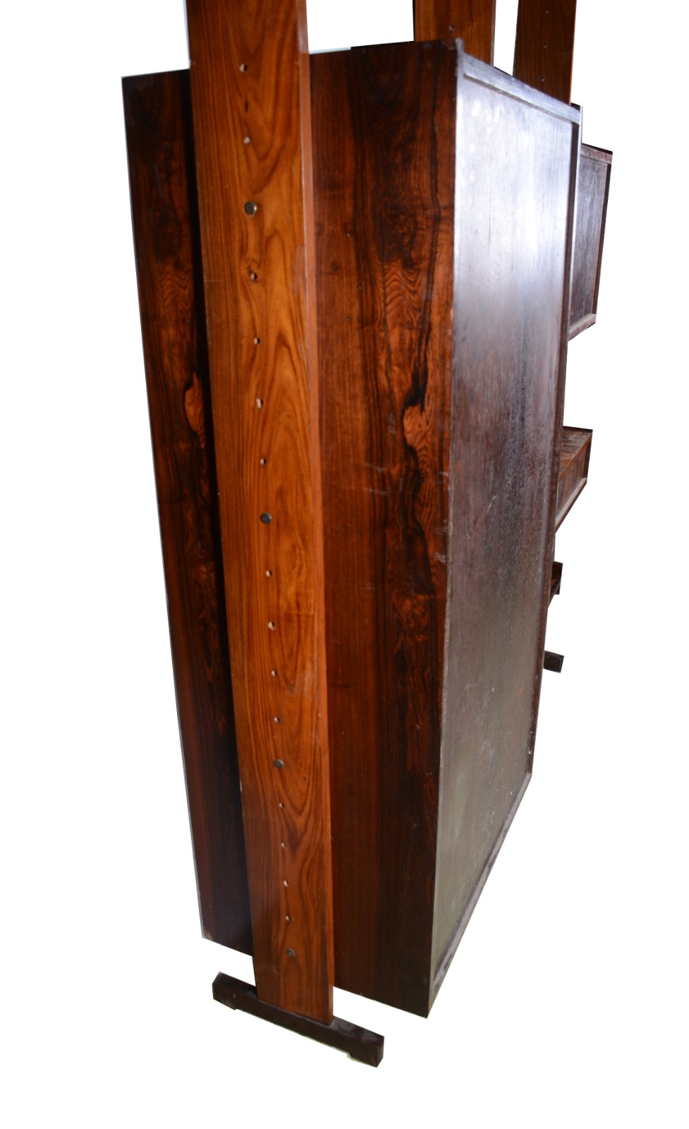 Estante modulada de madeira nobre, anos 1960, duas portas maiores... - foto 5 de 11