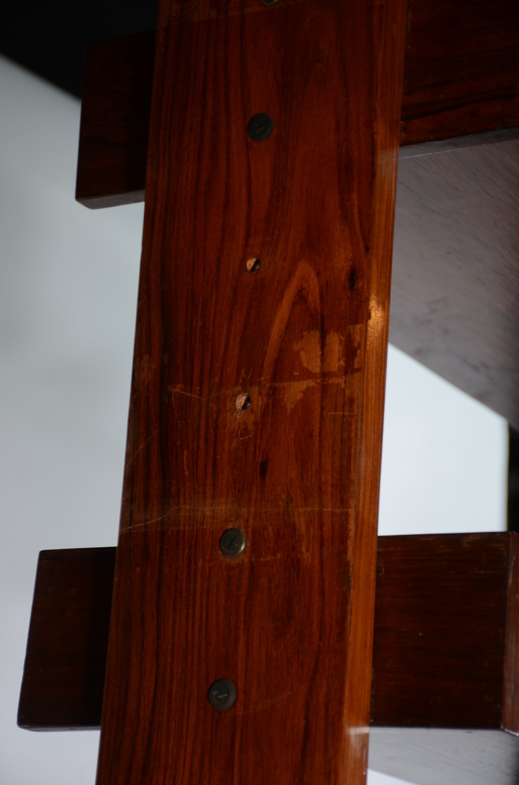 Estante modulada de madeira nobre, anos 1960, duas portas maiores... - foto 6 de 11