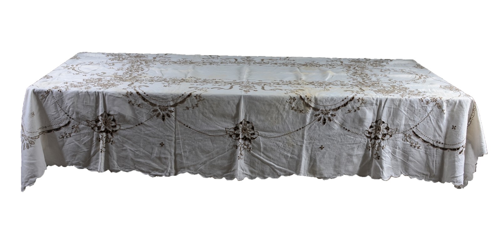 Toalha de mesa em linho bordado med. 1,67 x 2,42 m. (pequenas... - foto 1 de 5