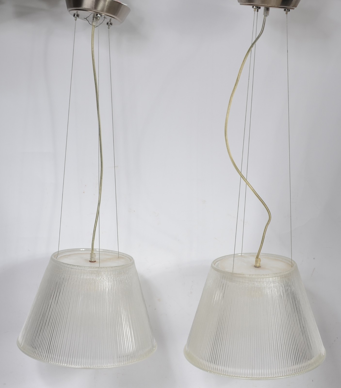 Par de luminárias com cúpulas de vidro frisado, alturas reguláveis... - foto 1 de 6