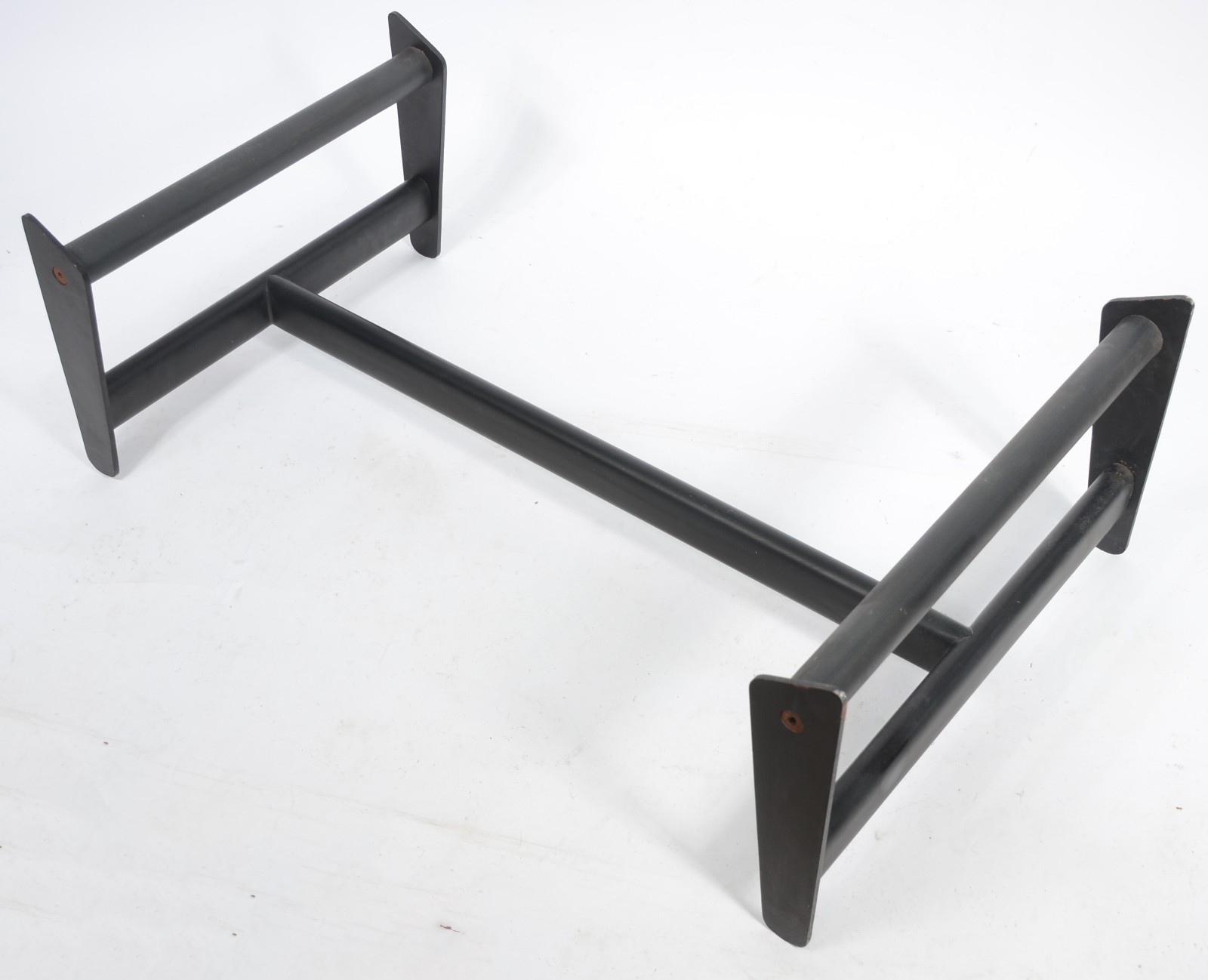 Chaise longue "Le Corbusier" de metal e couro de vaca (desgastes no... - foto 8 de 9