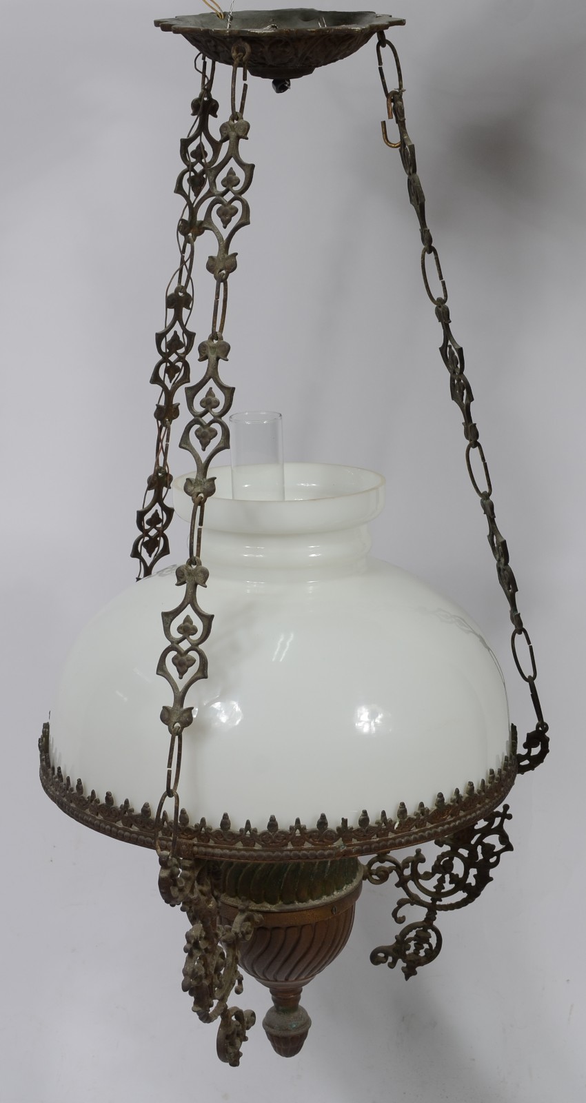 Lustre de metal e cúpula de vidro opalinado - foto 1 de 3