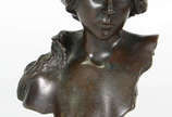 MIGNON - Busto ART NOVEAU  em bronze representa... - MIGNON - Busto ART NOVEAU  em bronze representando jovem , fundição indigena. Obs. obra atribuída ao escultor francês Emmanuel Villanis(1858 - 1...