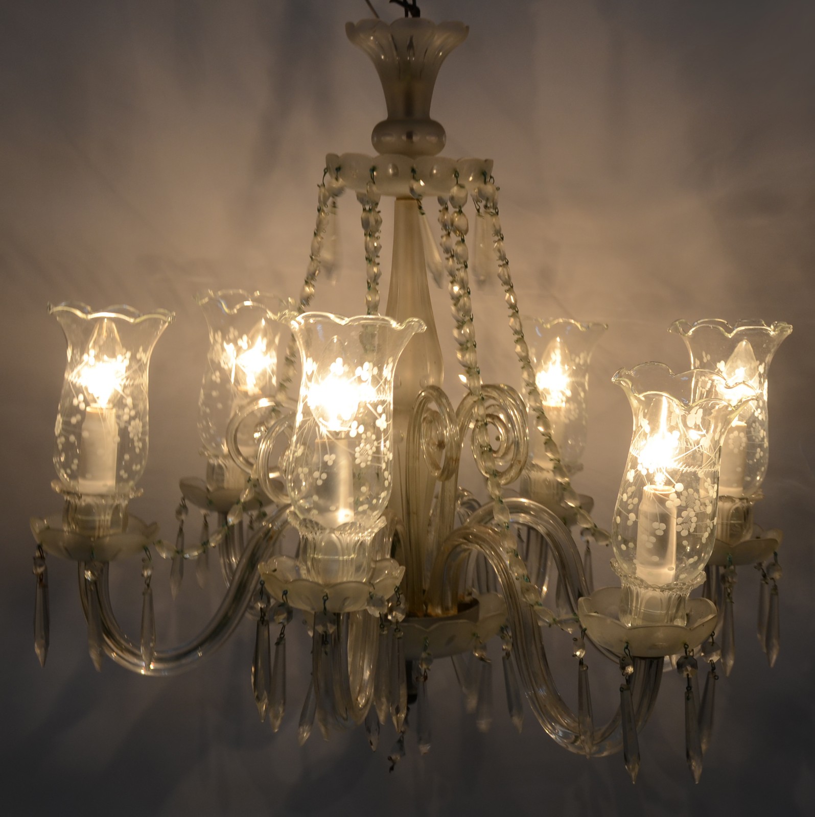 Lustre de cristal para 6 luzes com pingentes lapidados (faltando o... - foto 2 de 4