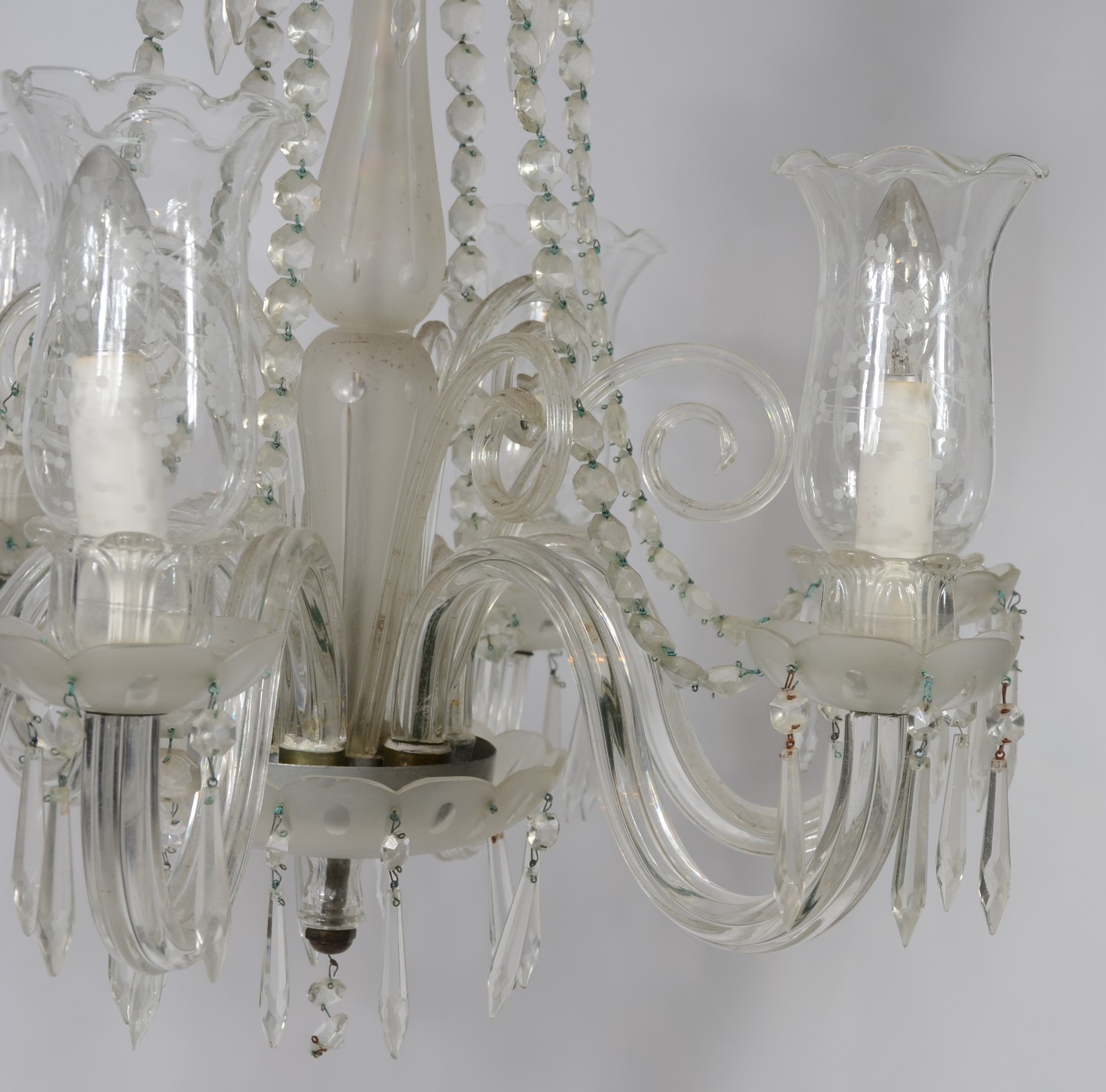 Lustre de cristal para 6 luzes com pingentes lapidados (faltando o... - foto 4 de 4