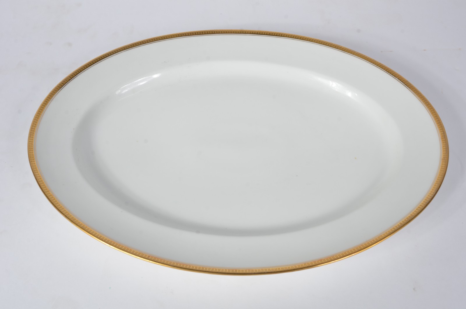 Duas peças de porcelana francesa, sendo travessa e molheira. - foto 3 de 9