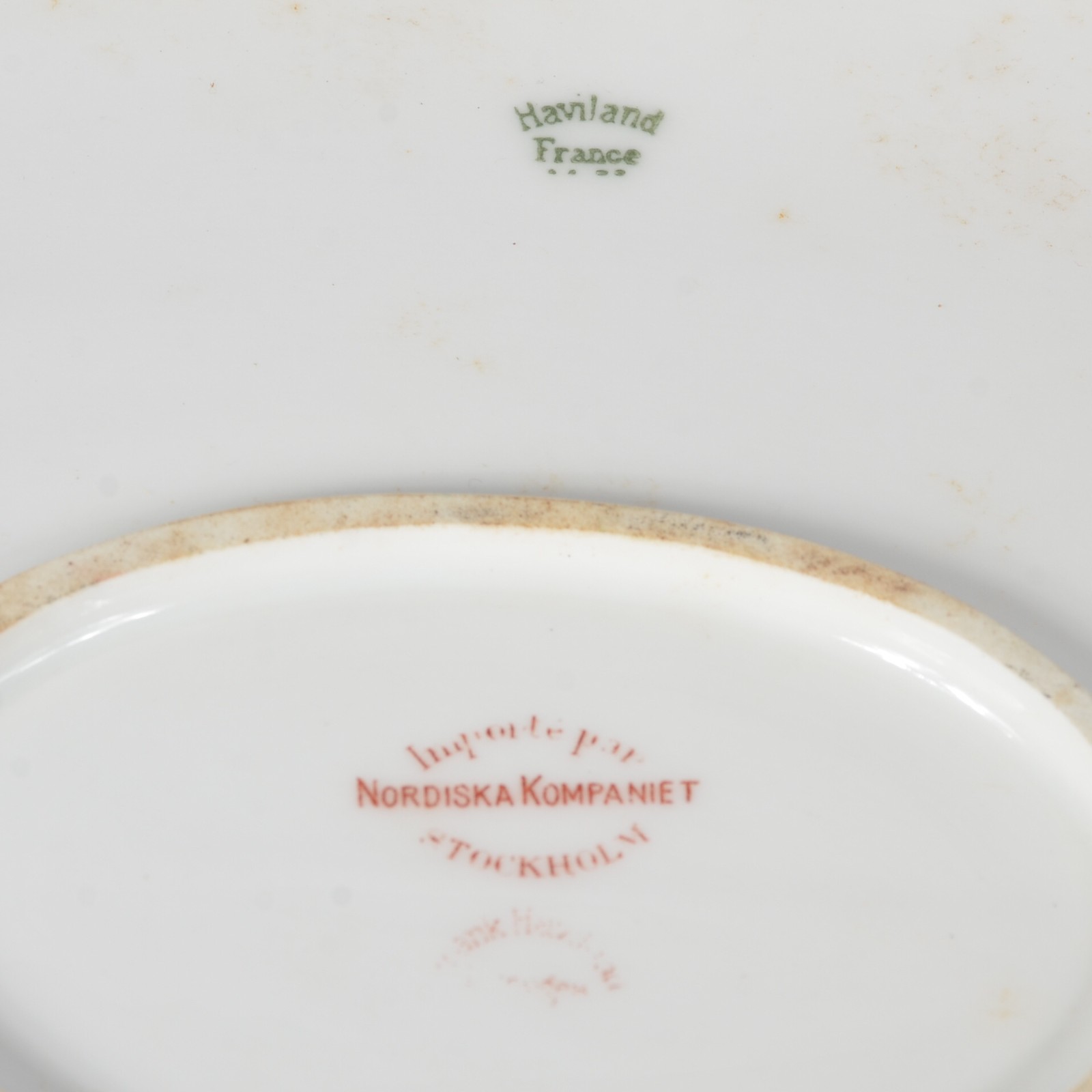 Duas peças de porcelana francesa, sendo travessa e molheira. - foto 9 de 9