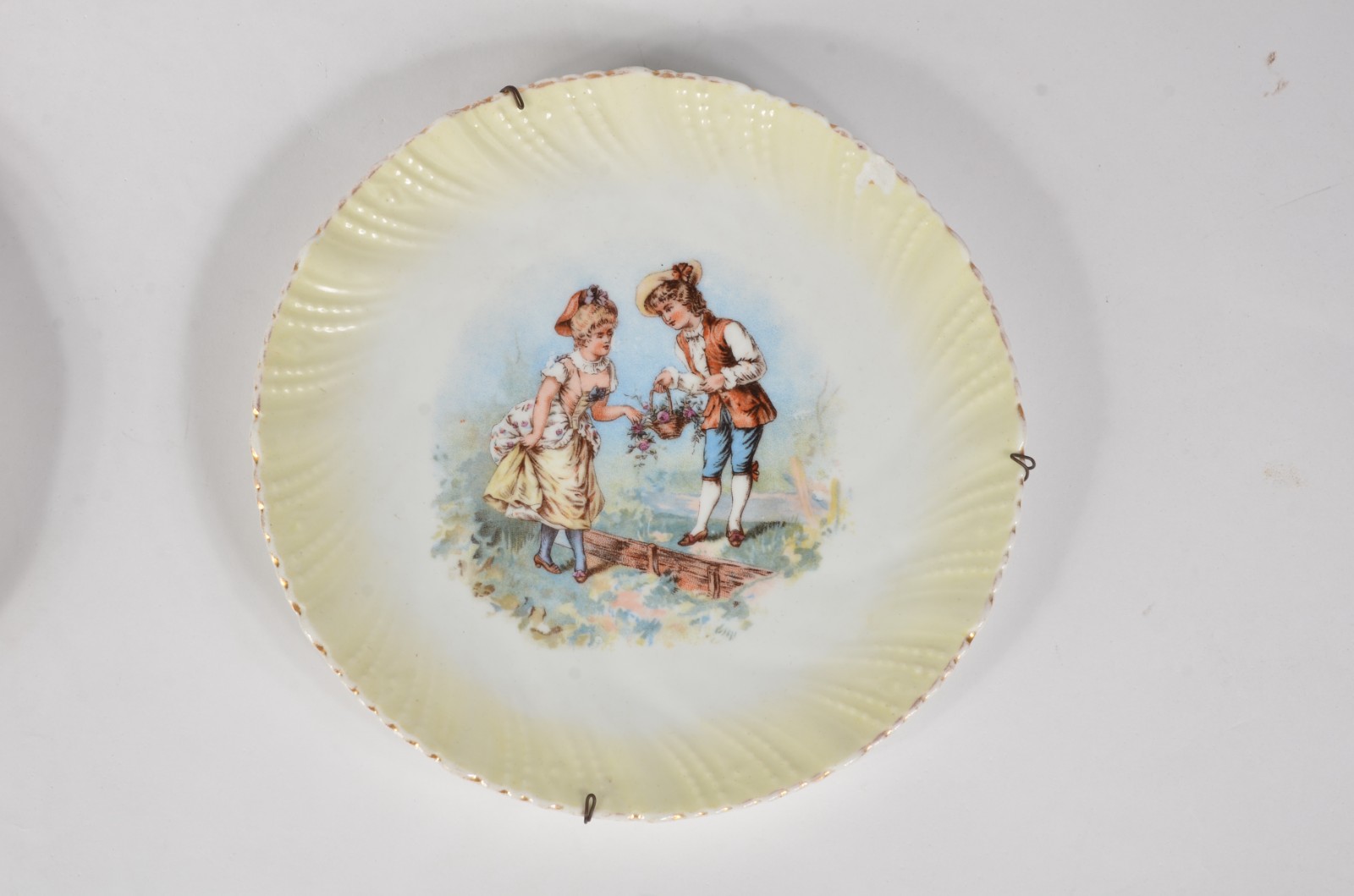 Quatro pratos decorativos de parede de porcelana e cerâmica de... - foto 5 de 9