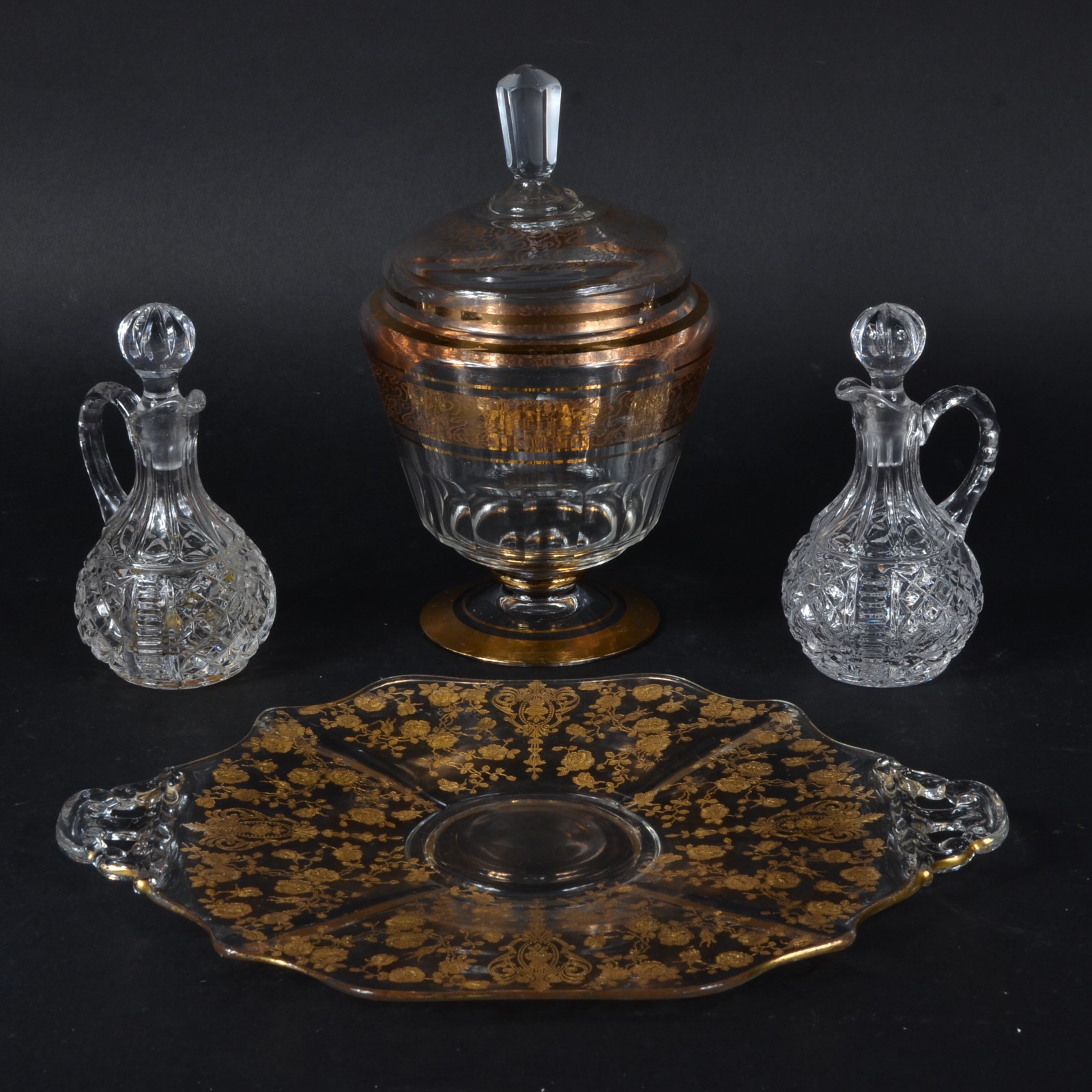 Diversas peças de cristal, sendo: compoteira e prato para bolo com... - foto 1 de 9