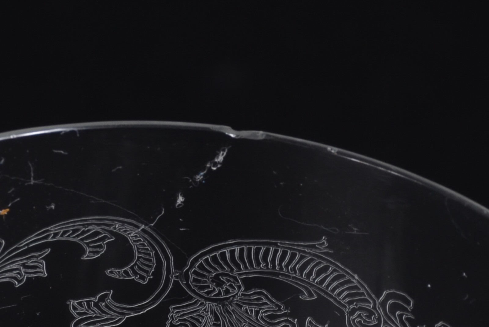 Serviço de cristal lavrado, composto de: 7 taças para vinho tinto, 6... - foto 3 de 5