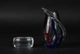 Suas pequenas peças de cristal, sendo: vaso com... - Suas pequenas peças de cristal, sendo: vaso com mesclas coloridas e caixinha oval