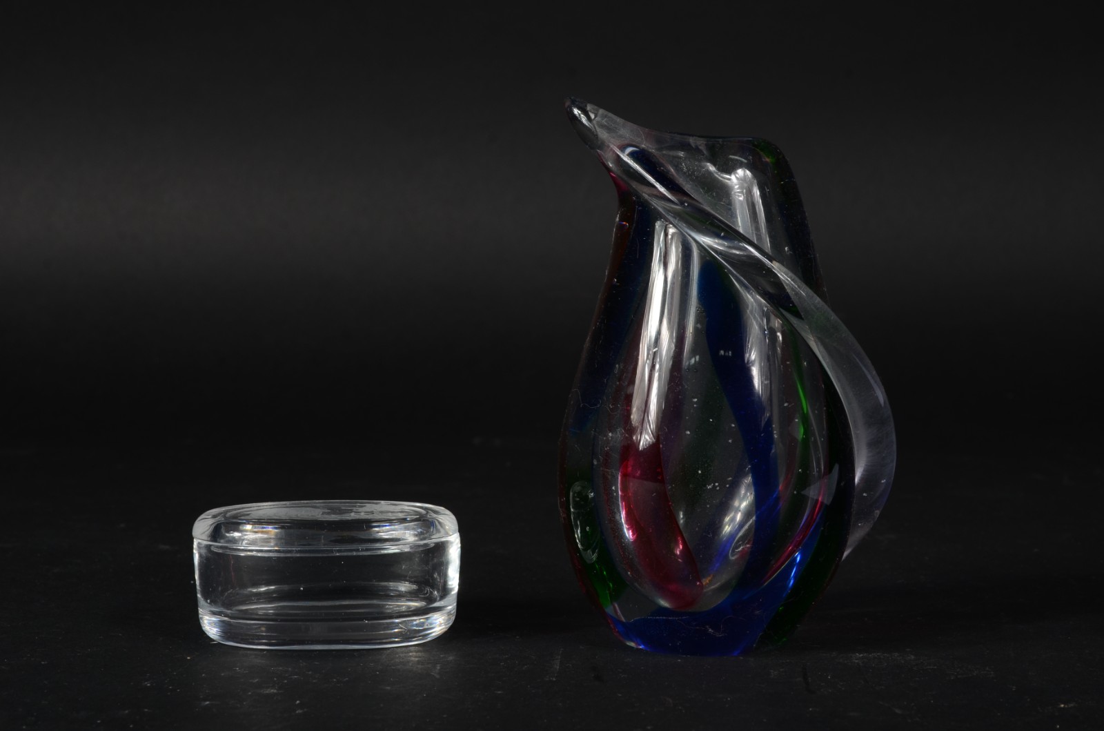 Suas pequenas peças de cristal, sendo: vaso com mesclas coloridas e... - foto 1 de 5