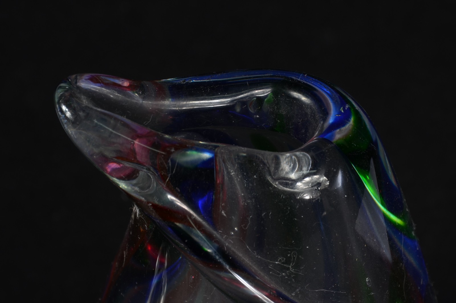 Suas pequenas peças de cristal, sendo: vaso com mesclas coloridas e... - foto 3 de 5