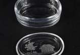 Suas pequenas peças de cristal, sendo: vaso com... - Suas pequenas peças de cristal, sendo: vaso com mesclas coloridas e caixinha oval