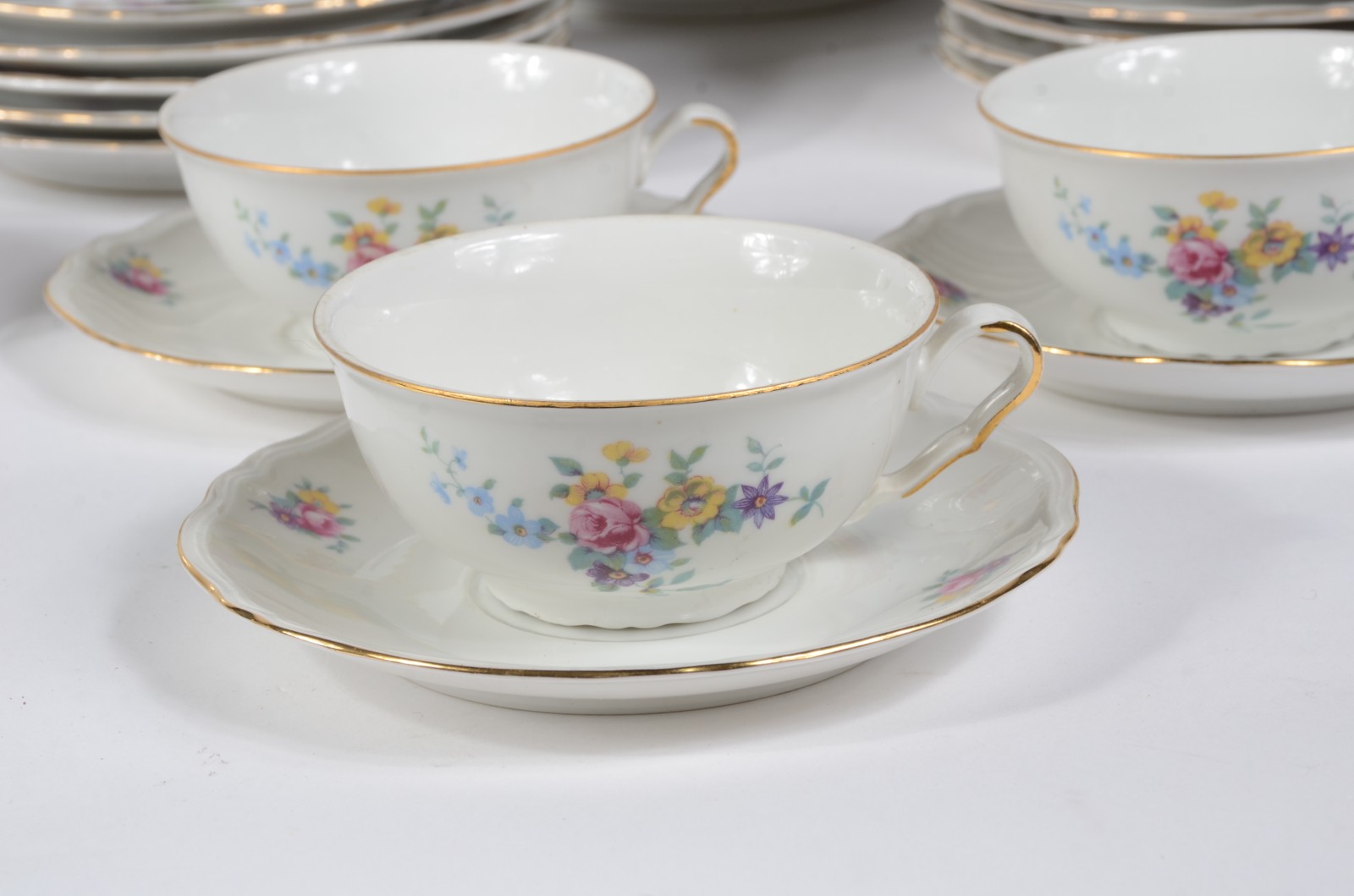 Servico de jantar de porcelana tcheca, decoração floral em... - foto 2 de 5