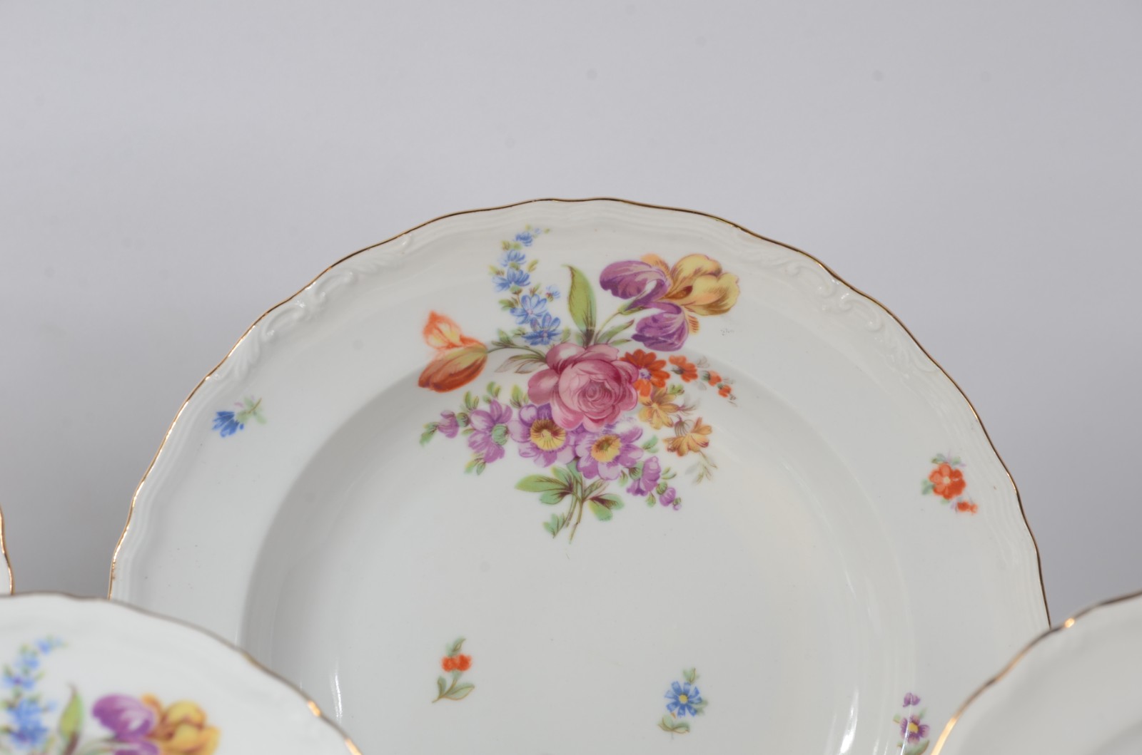 Servico de jantar de porcelana tcheca, decoração floral em... - foto 3 de 5