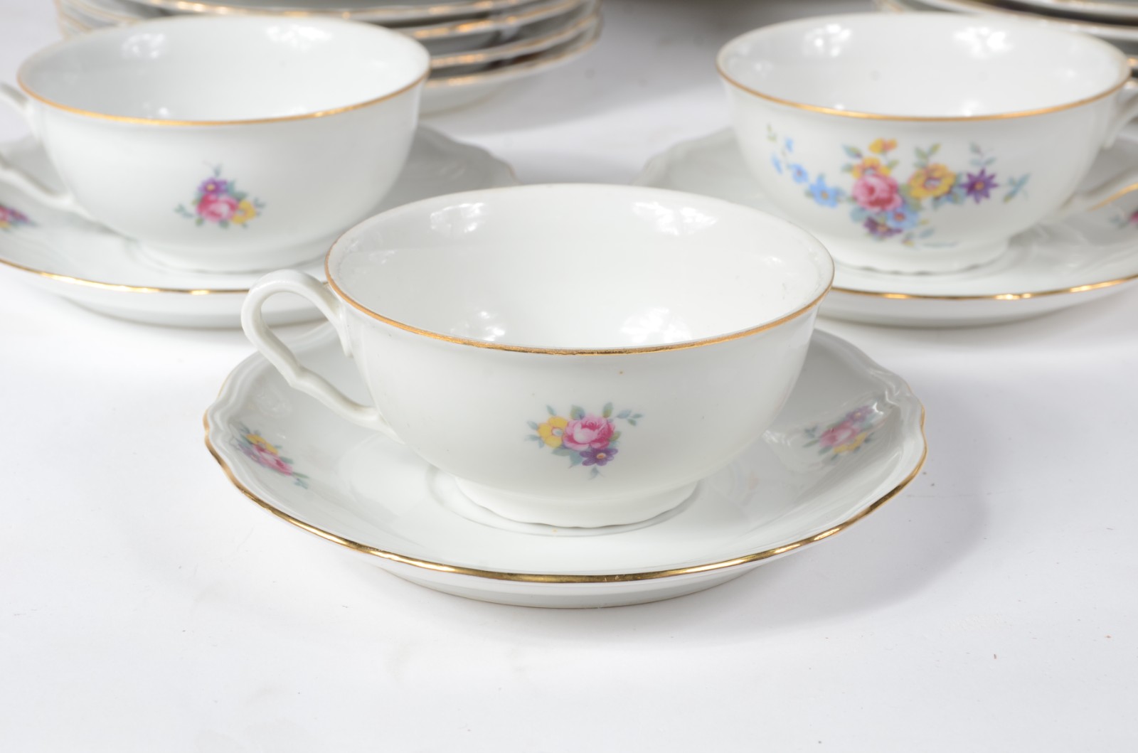 Servico de jantar de porcelana tcheca, decoração floral em... - foto 4 de 5