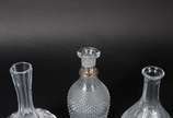 Tres garrafas diversas de cristal (uma com mofo) - Tres garrafas diversas de cristal (uma com mofo)