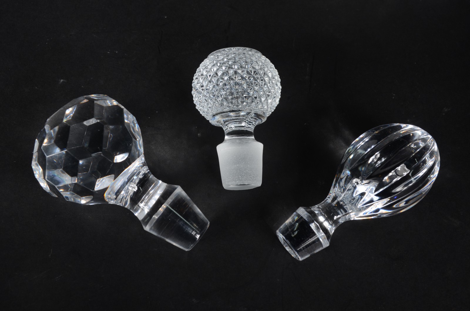 Tres garrafas diversas de cristal (uma com mofo) - foto 3 de 5