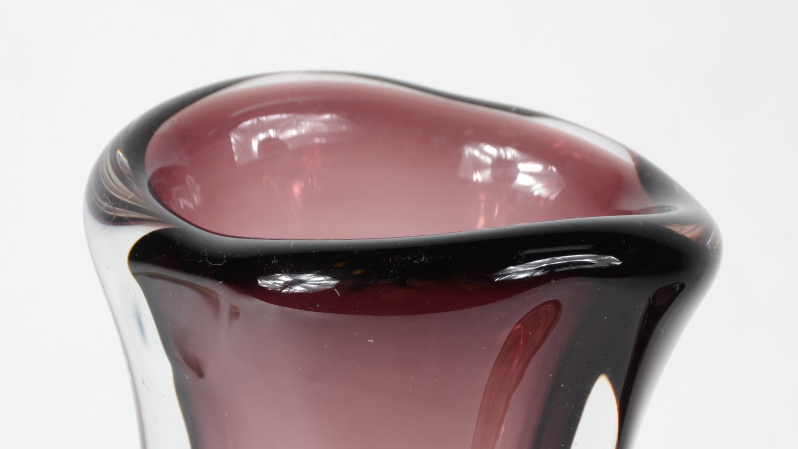 Dois vasos de vidro decorativo ao gosto de Murano na cor âmbar e... - foto 3 de 5
