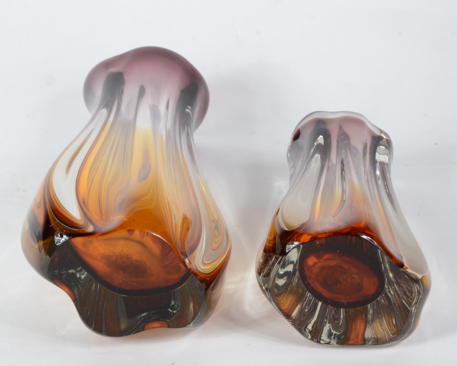 Dois vasos de vidro decorativo ao gosto de Murano na cor âmbar e... - foto 5 de 5