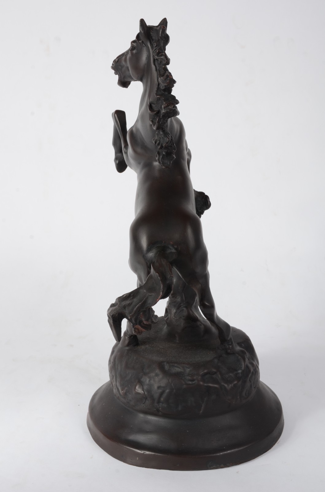 Escultura de petit bronze representando cavalo - foto 2 de 6