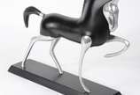 Estatueta de resina e metal representando cavalo - Estatueta de resina e metal representando cavalo