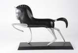 Estatueta de resina e metal representando cavalo - Estatueta de resina e metal representando cavalo