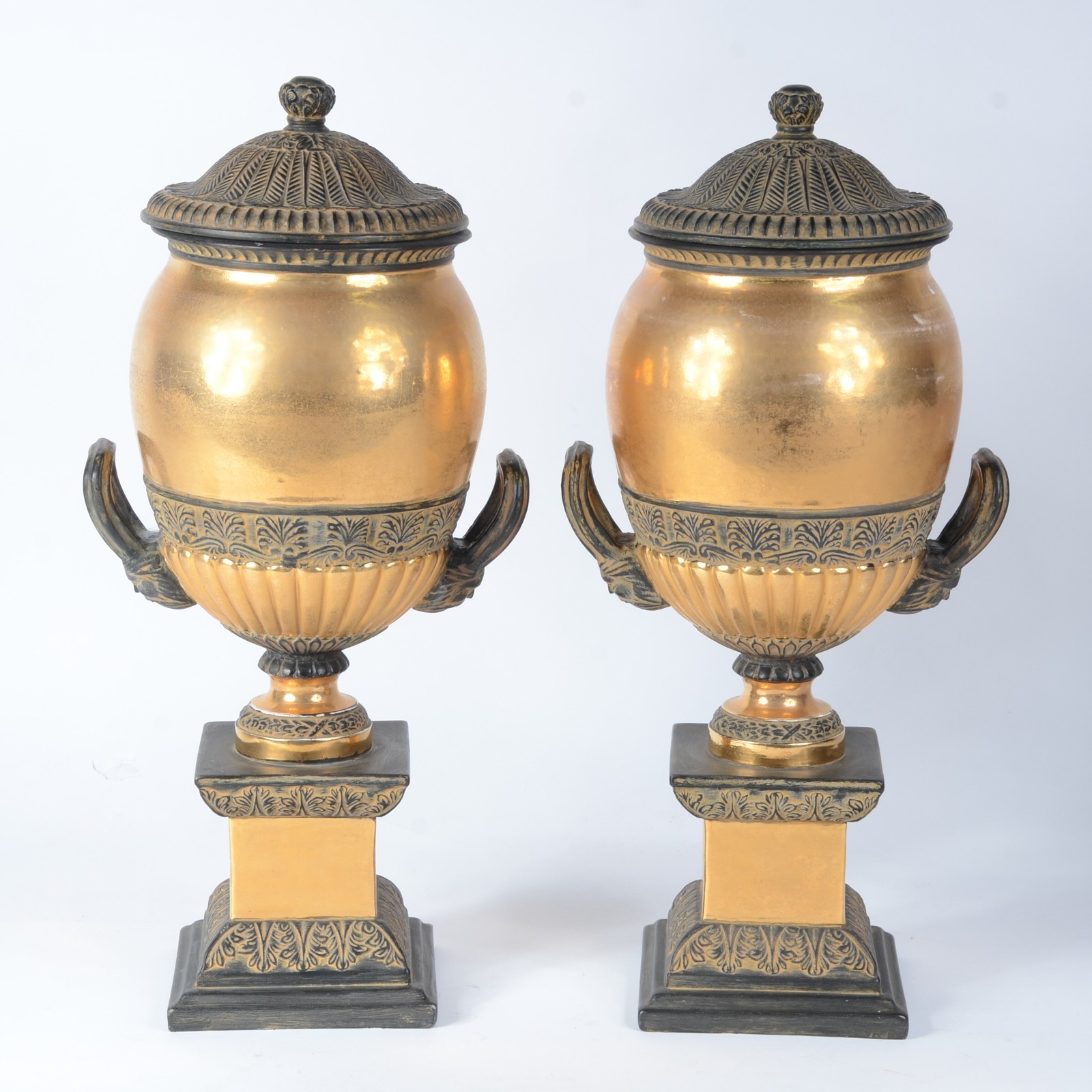 Par de potiches/ânforas de cerâmica espanhola patinada de dourado... - foto 1 de 10