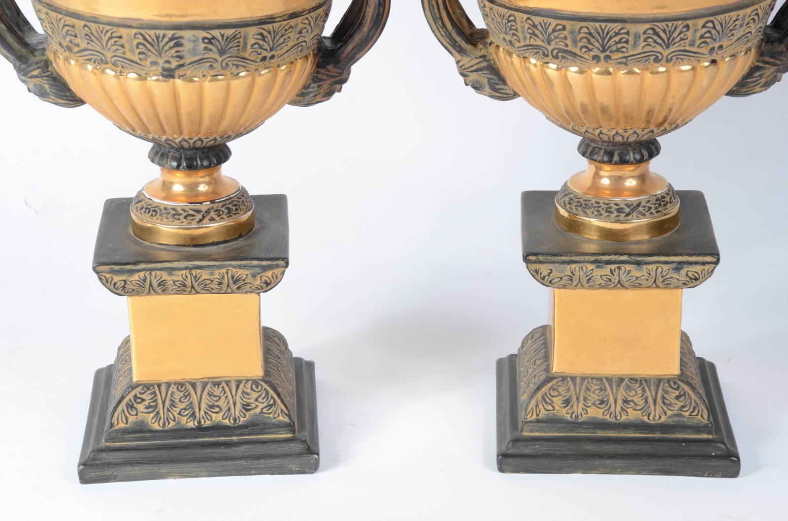 Par de potiches/ânforas de cerâmica espanhola patinada de dourado... - foto 3 de 10