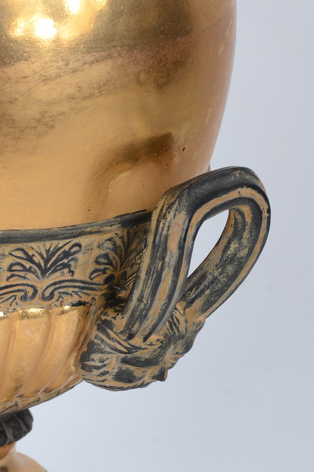 Par de potiches/ânforas de cerâmica espanhola patinada de dourado... - foto 6 de 10