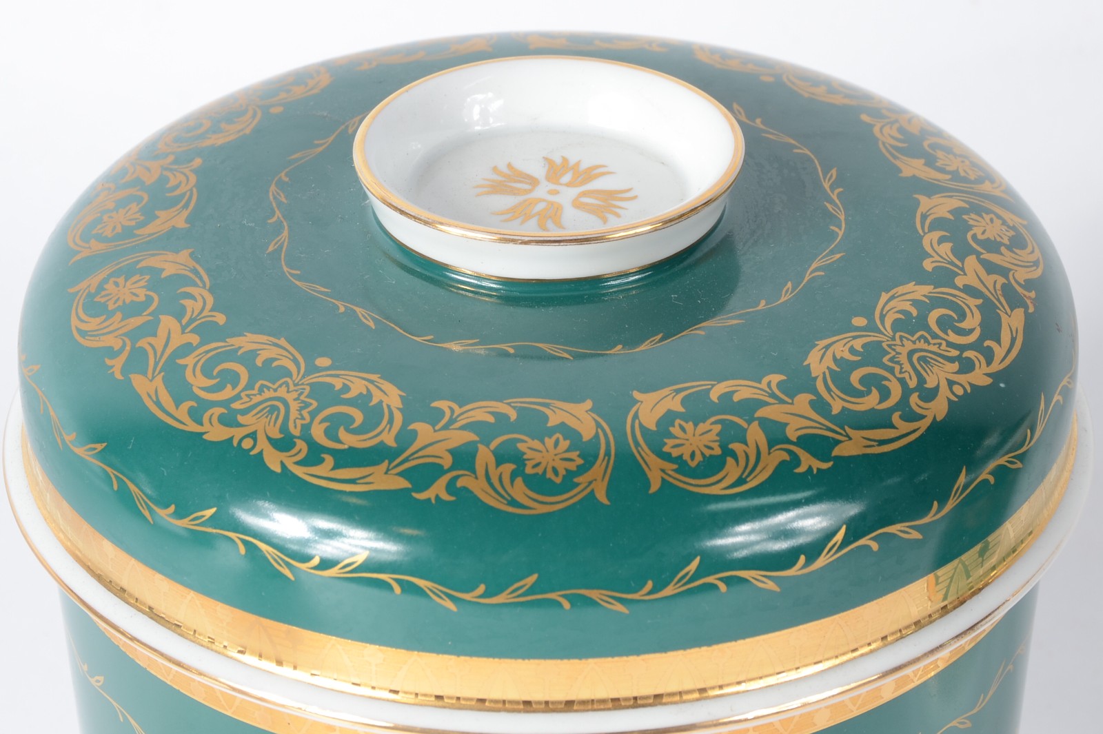 Lote com 7 peças diversas de porcelana portuguesa decoradas em verde... - foto 3 de 10