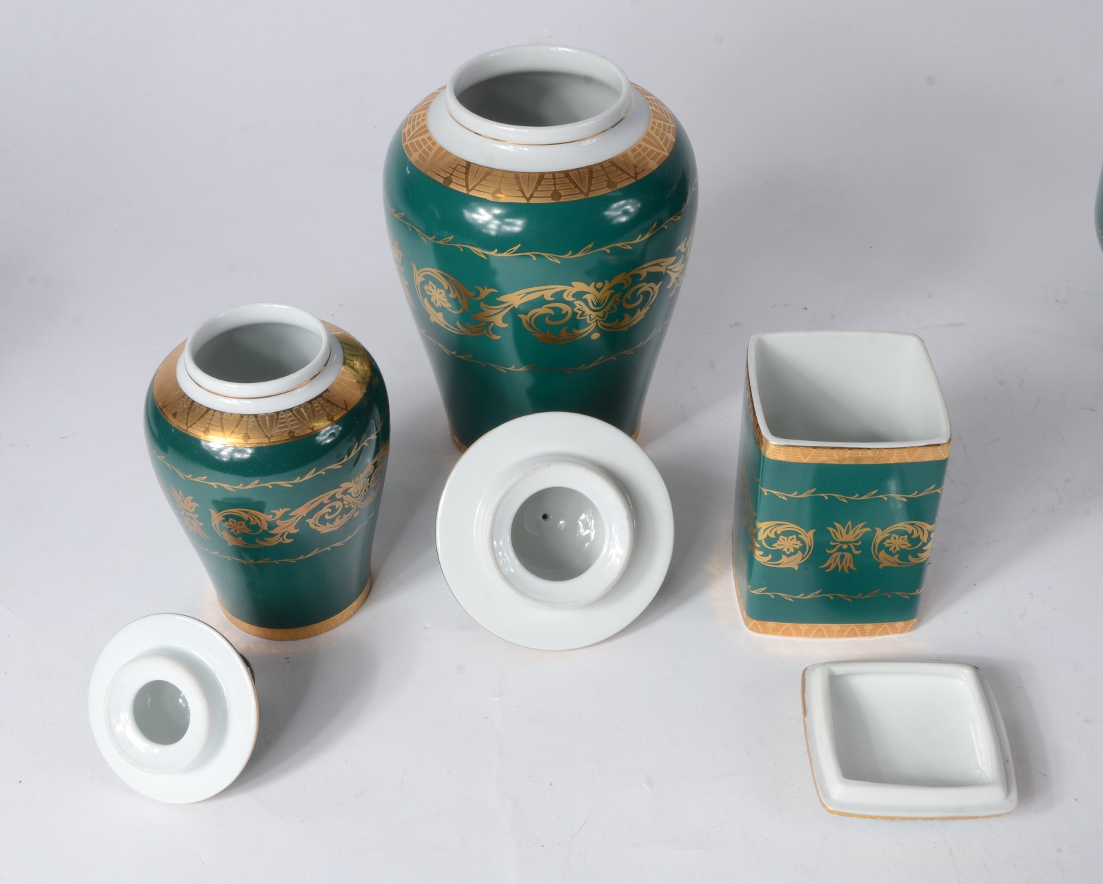 Lote com 7 peças diversas de porcelana portuguesa decoradas em verde... - foto 4 de 10