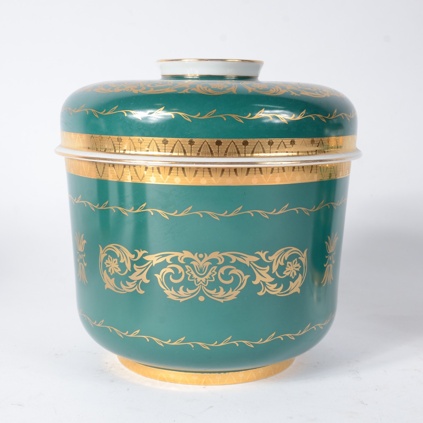 Lote com 7 peças diversas de porcelana portuguesa decoradas em verde... - foto 5 de 10